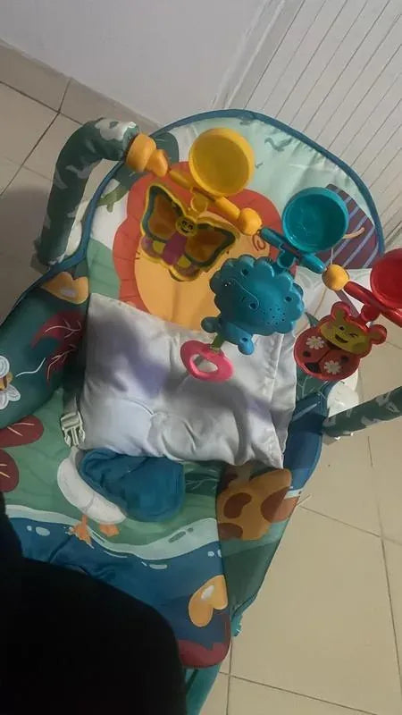 Opinión de Angie sobre Silla mecedora vibradora y musical para bebé 3 en 1 Baby On