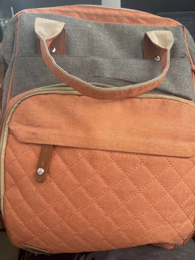 Foto de reseña de Cliente Baby On sobre Morral Pañalera Tipo Cuna 3 en 1 con Cambiador Baby On USB y 3 Bolsillos Térmicos