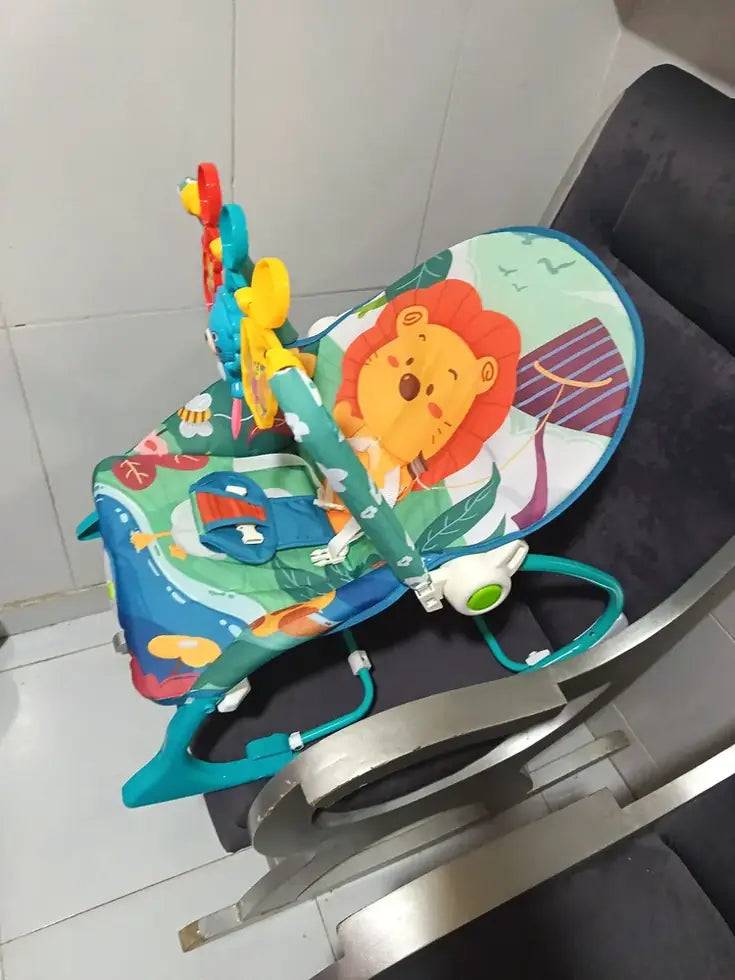 Foto de reseña de Cliente Baby On sobre Silla mecedora eléctrica para bebé Baby On NS4-1 Rey de la Selva