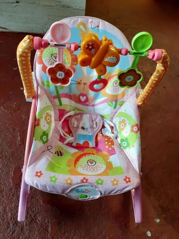 Opinión de Andrea sobre Silla mecedora vibradora y musical para bebé 3 en 1 Baby On