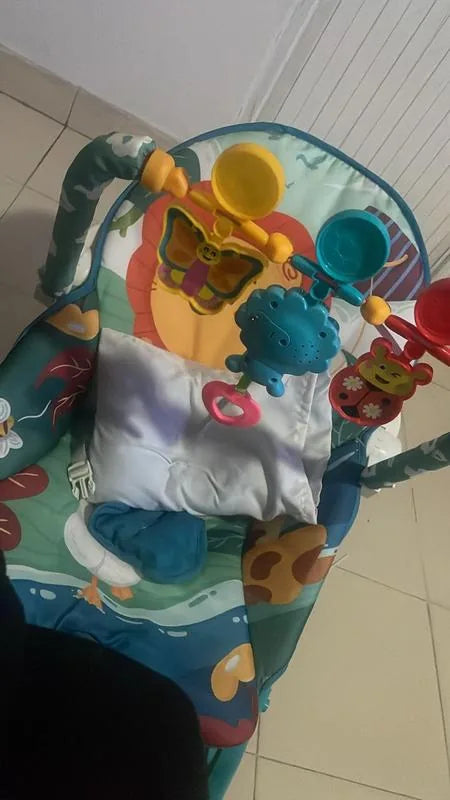 Opinión de Angie sobre Silla mecedora vibradora y musical para bebé 3 en 1 Baby On