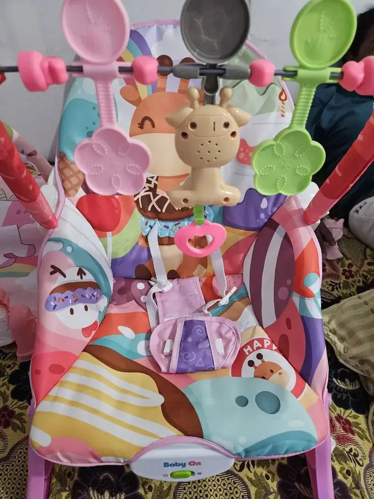 Foto de reseña de Cliente Baby On sobre Silla mecedora eléctrica para bebé Baby On NS4-1 Rey de la Selva