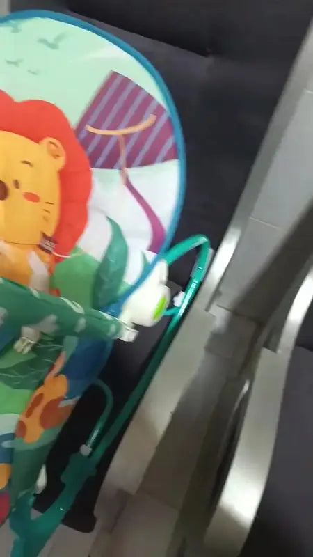 Video de reseña de Cliente Baby On sobre Silla mecedora eléctrica para bebé Baby On NS4-1 Rey de la Selva