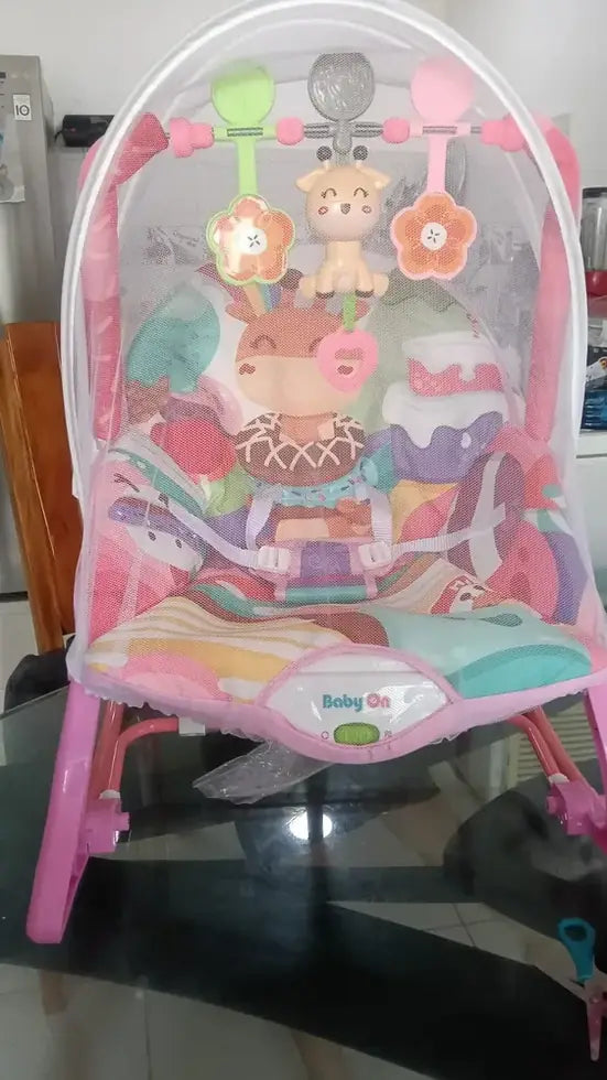 Foto de reseña de Cliente Baby On sobre Silla mecedora eléctrica para bebé Baby On NS4-1 Rey de la Selva